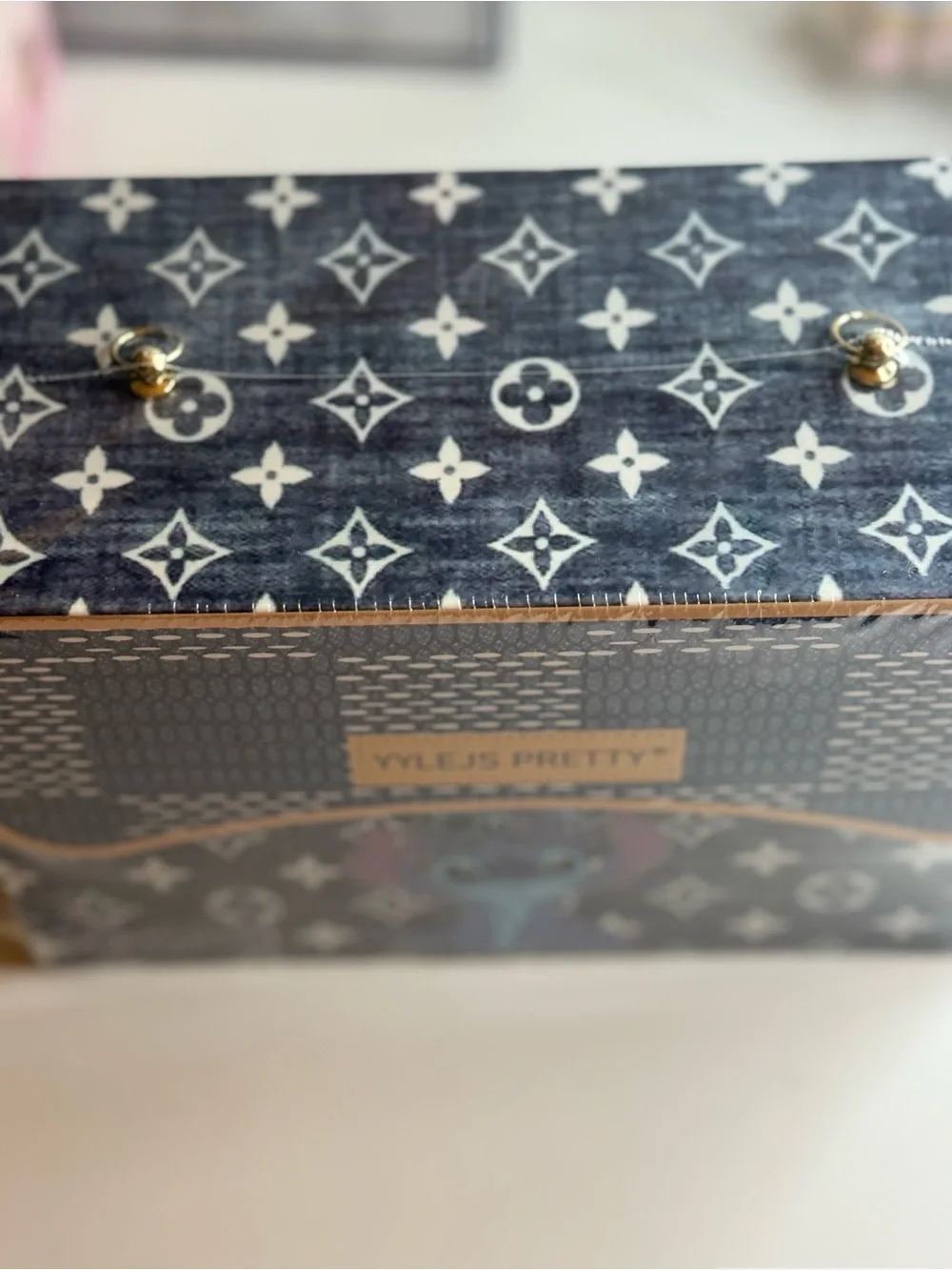 YLLEJS PRETTY Lip Gloss Box with Stitch Design - Blue & Gray